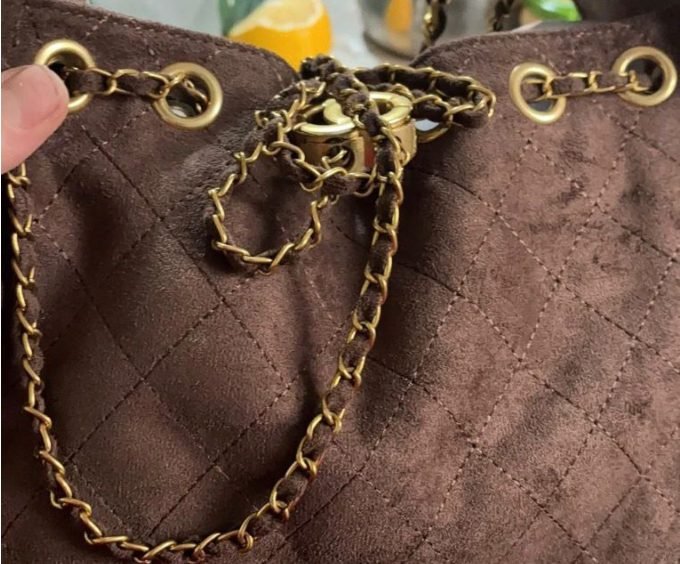 حقيبة شمواه مبطنة بسلسلة ذهبية